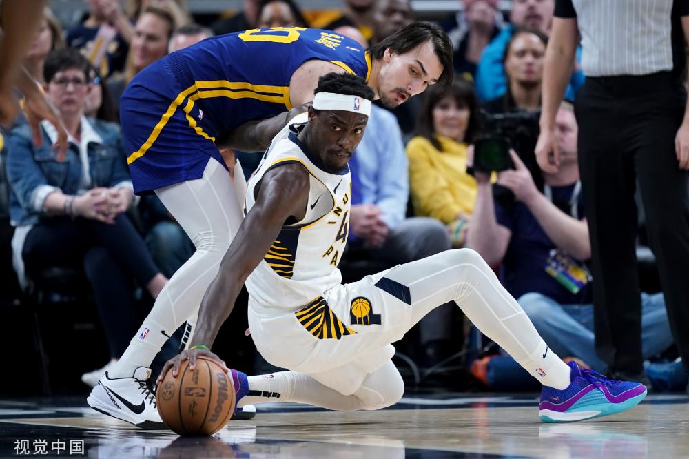 他的年薪仅 他的年薪仅